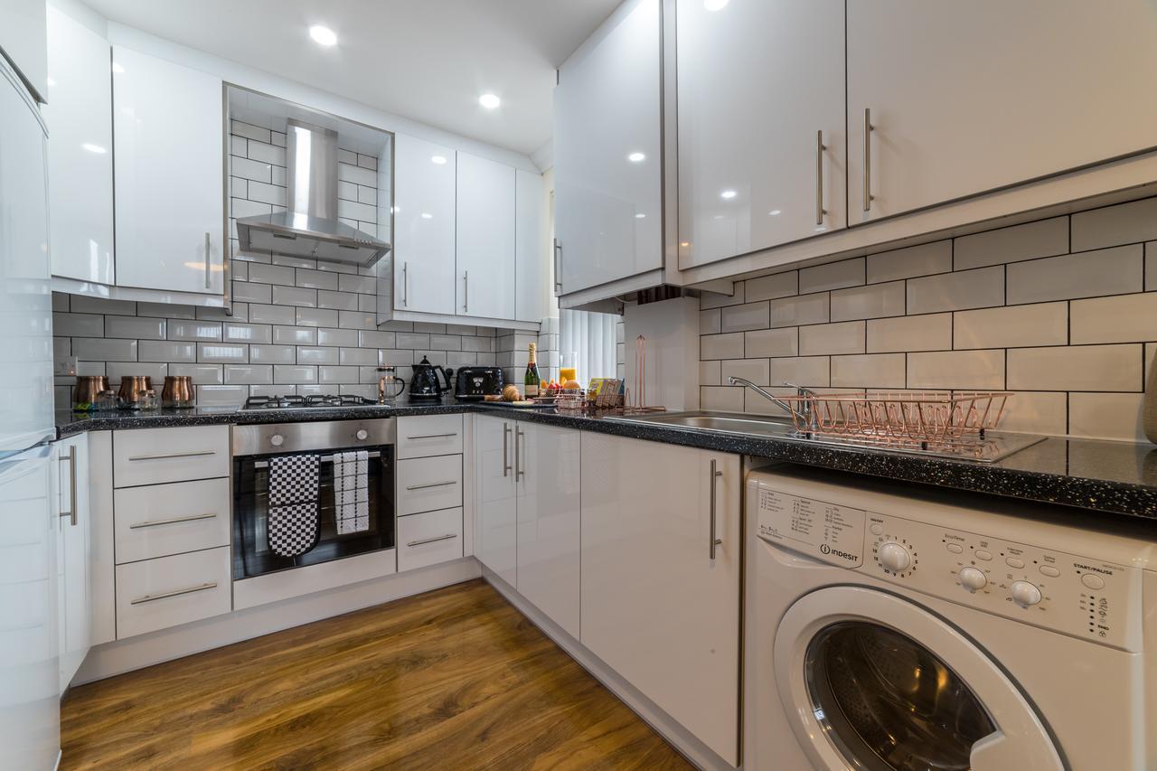 Ashford  London Heathrow Serviced Apartments מראה חיצוני תמונה