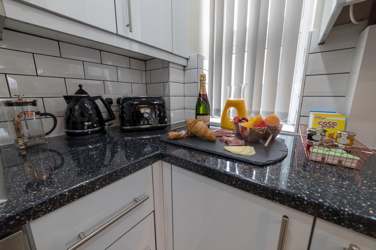 Ashford  London Heathrow Serviced Apartments מראה חיצוני תמונה